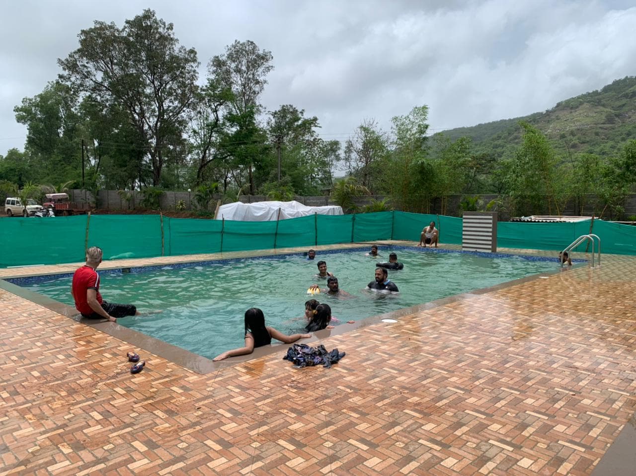Swimming pool at LakesideMantra for a summer resort break near Pune Swimming pool at LakesideMantra for a summer resort break near Pune